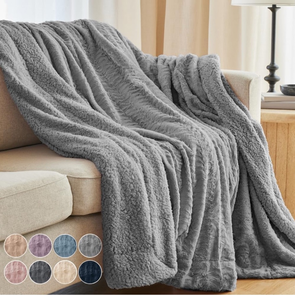Luxurious Gray Sherpa Throw Blanket